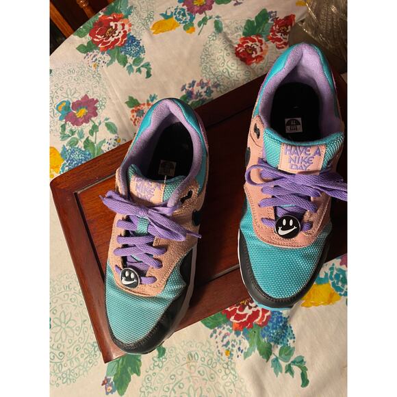 NIKE Air Max 1 Have a Nike day Multicolor YOUTH 7 WMNS 8.5 EUC Smiley toe charms - Picture 4 of 16